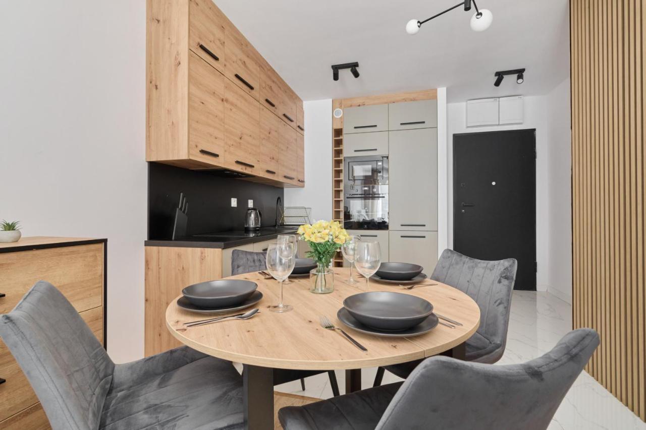 Nowoczesny Apartament Z Balkonem I Parkingiem W Centrum Wroclawia By Noclegi Renters מראה חיצוני תמונה